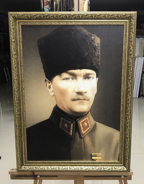 Altın Varak Çerçeveli Mustafa Kemal Atatürk Cam Tablo
